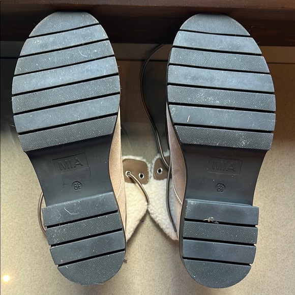 MIA Tan and White Winter Boots with Cozy Sherpa Lining - Picture 5 of 6